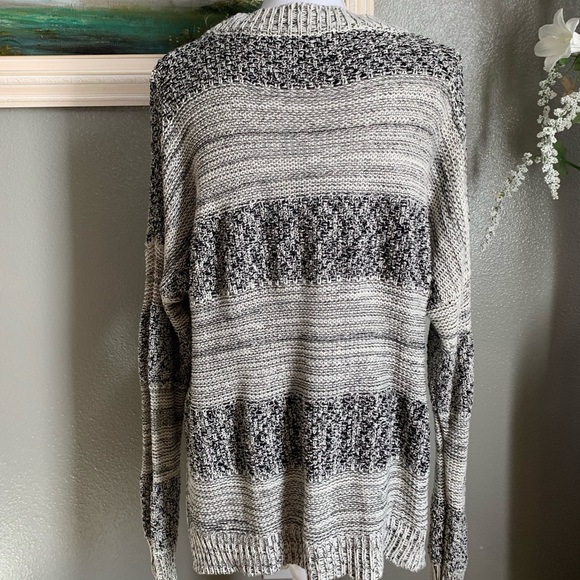 B.P. Collection Sweater Size Large - Picture 6 of 17